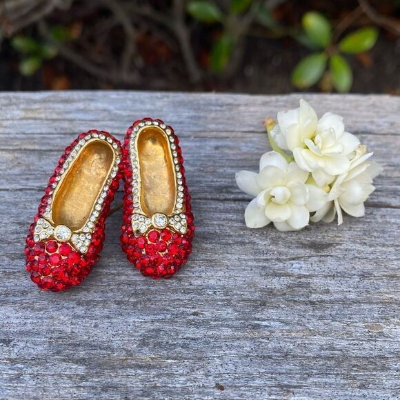 Dorothy Wizard of Oz Red Ruby Slippers "There is No Place Like Home" Brooch EUC - Picture 1 of 3